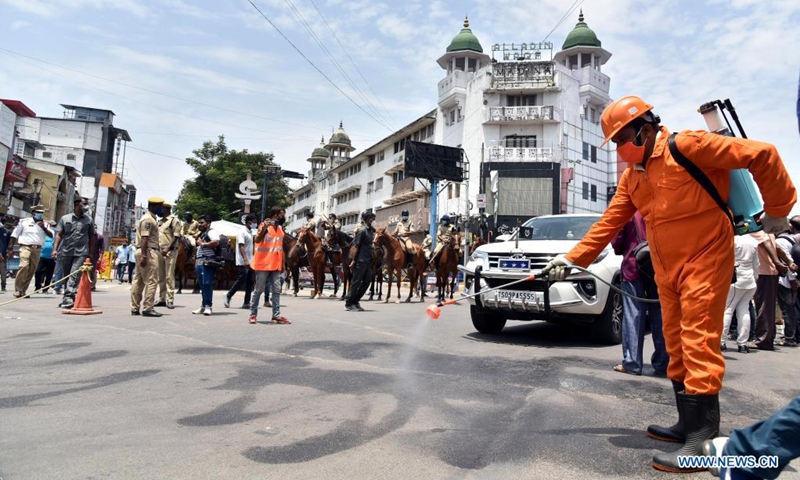 A municipal worker sprays disinfectant in Hyderabad, India, on May 29, 2021.Photo: Xinhua