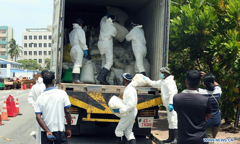 Sri Lankan security personnel load up a truck with debris from the X-Press Pearl ship in Colombo, Sri Lanka, on May 29, 2021. Sri Lankan Prime Minister Mahinda Rajapaksa on Saturday made an inspection visit to the coastal area in Uswetakeiyawa on the outskirts of capital Colombo which is affected by the debris washed up from the fire-ravaged container ship X-Press Pearl, the Prime Minister's Office said.(Photo: Xinhua)