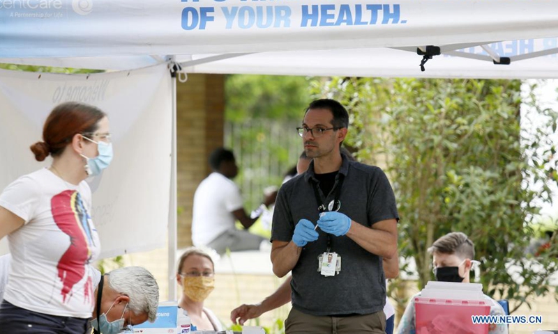 A man informs citizens of things to beware when receiving COVID-19 vaccines at a vaccination festival in New Orleans, New Orleans, Louisiana, the United States, on May 29, 2021. Photo: Xinhua