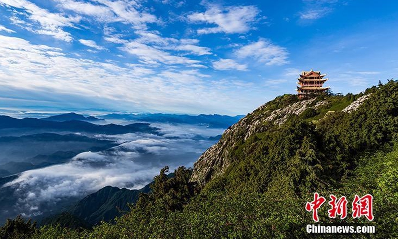 The photo taken on May 27 shows the Summit of Ten Thousand Buddhas at the highest peak of Mount Emei in southwest China's Sichuan Province. (Photo provided to China News Service) 