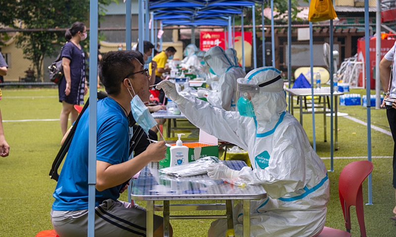 Residents in Guangzhou, South China's Guangdong Province undergo nucleic acid tests on May 30. Photo: VCG