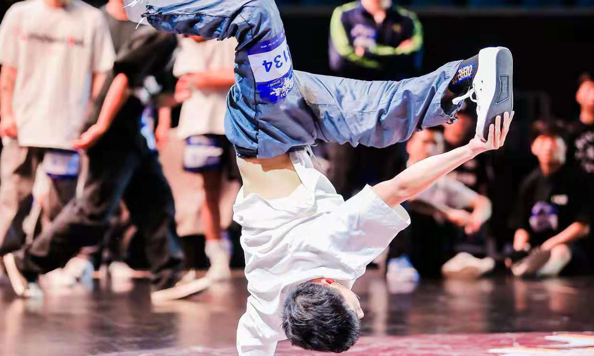 Chinese breakdancer Photo: Sina Weibo 