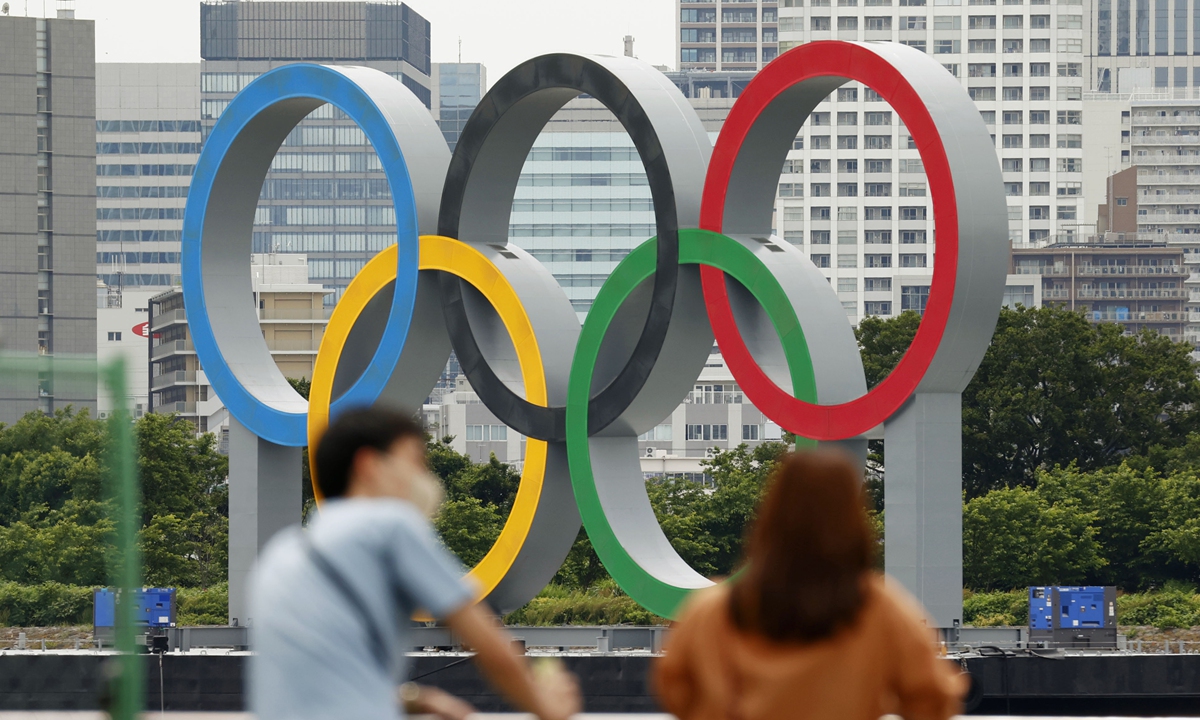An Olympic rings monument in Tokyo's Odaiba waterfront area on Wednesday. Around 10,000 of the 80,000 volunteers who signed up at the Tokyo Olympic and Paralympic Games have quit, NHK reported Wednesday, citing organizers. Photo: VCG