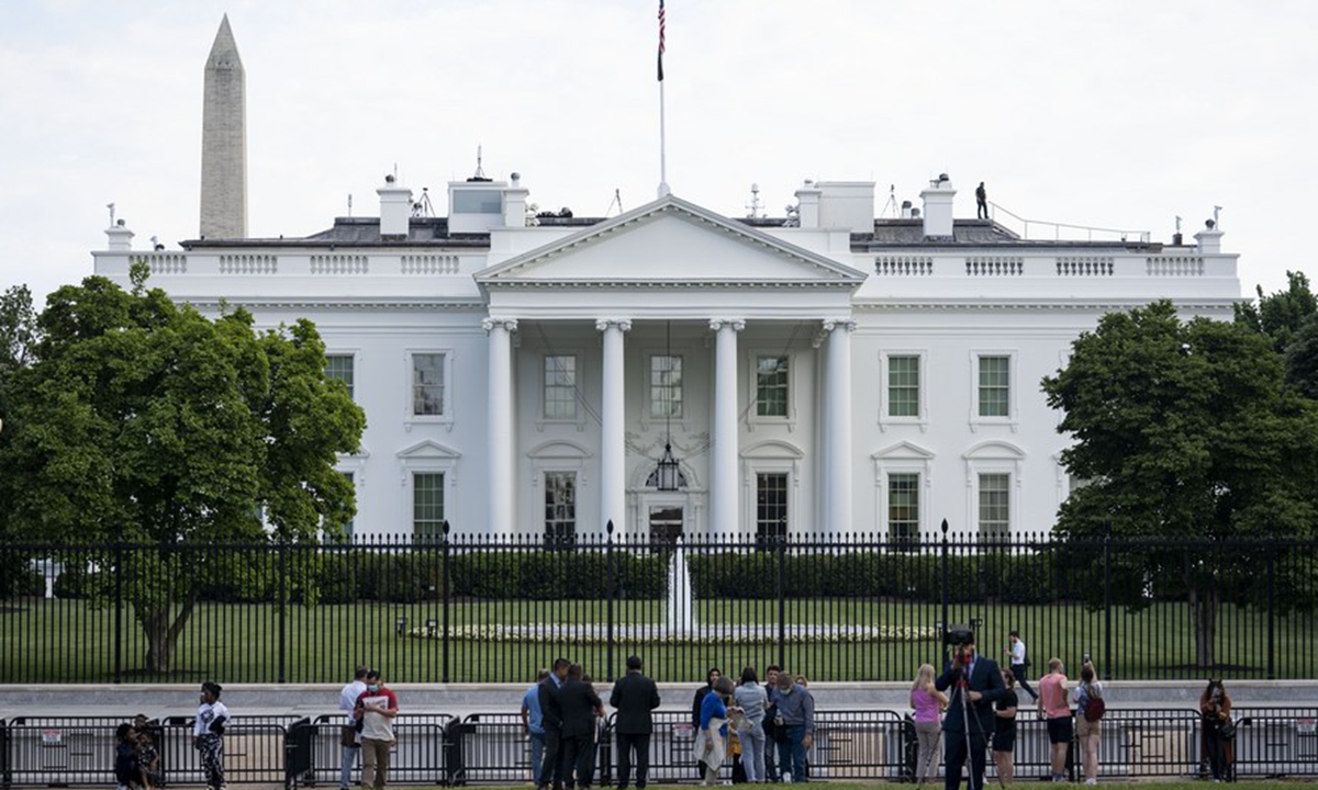 Tourists are seen near the White House in Washington, D.C., the United States, May 14, 2021. (Xinhua/Liu Jie)