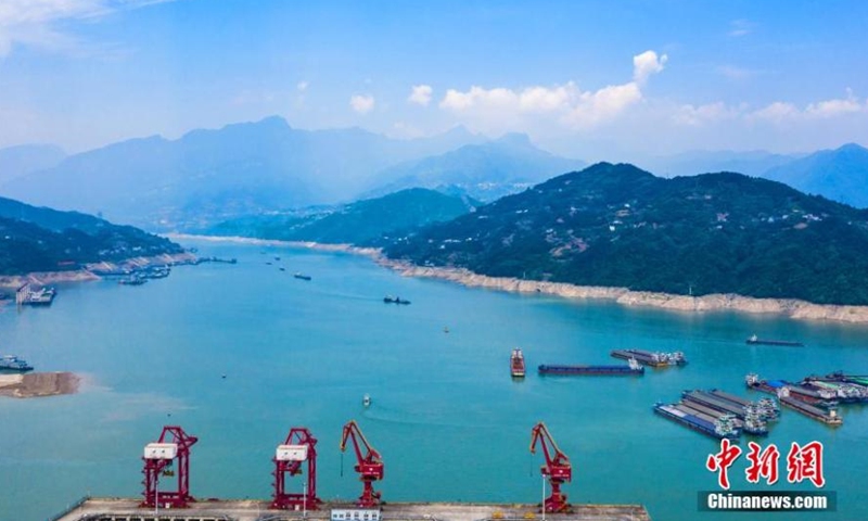 Ships berth at the Three Gorges Reservoir. (Photo: China News Service/Zheng Jiayu)
