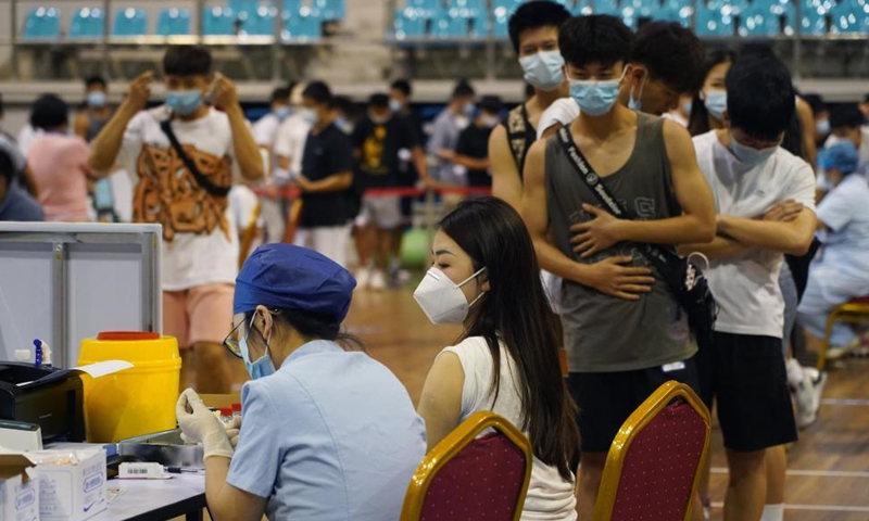 Medical workers administer COVID-19 vaccines to college students in Nanchang, capital of east China's Jiangxi Province, June 4, 2021. A temporary vaccination site is newly set at a stadium, with daily inoculation capacity of about 5,000. Photo: Xinhua