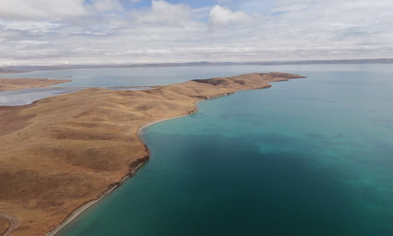 Aerial photo taken on May 25, 2021 shows a view of Ngoring Lake in the Sanjiangyuan National Park in Golog Tibetan Autonomous Prefecture of northwest China's Qinghai Province.Photo:Xinhua