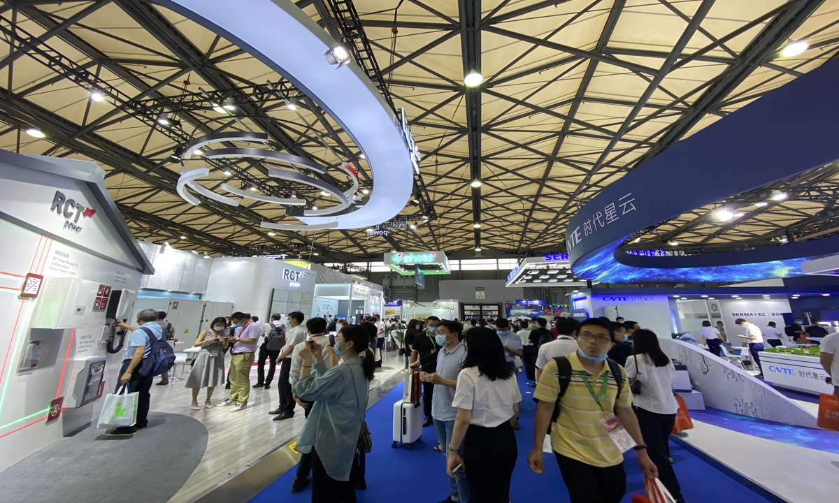 The 2021 SNEC International Photovoltaic Power Generation and Smart Energy Conference & Exhibition attracts a great number of visitors on Thursday in Shanghai. Photo: Zhang Dan/GT 