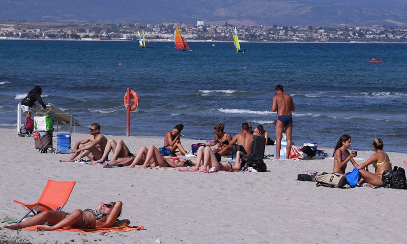 People relax on a beach in Cagliari, Sardinia, Italy, on May 28, 2021.(Photo: Xinhua)