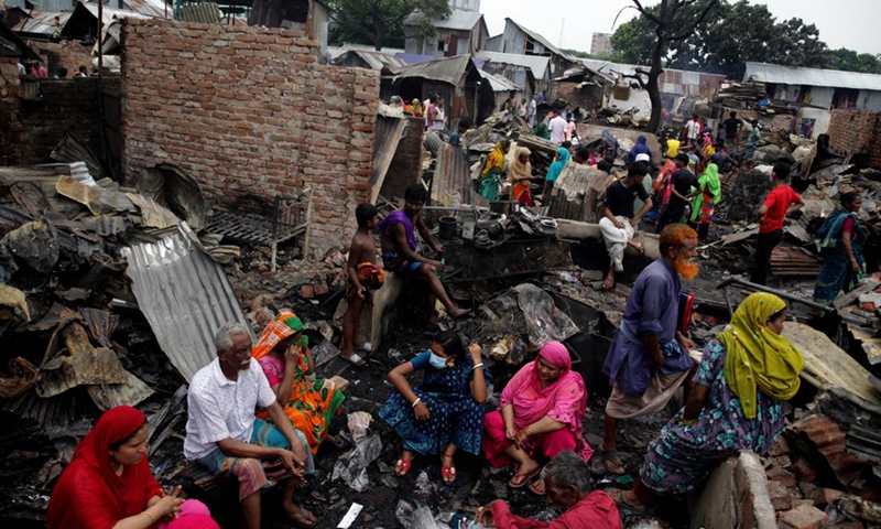 Dwellers wait for help after a massive fire in a slum in Bangladeshi capital Dhaka, on June 7, 2021.(Photo: Xinhua)