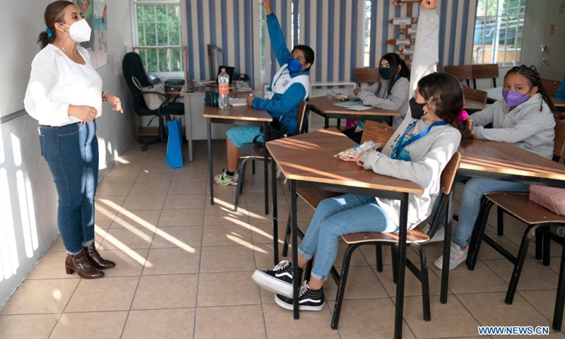 Children attend a class in an elementary school as in-person classes resume in Mexico City, capital of Mexico, on June 7, 2021.(Photo: Xinhua)