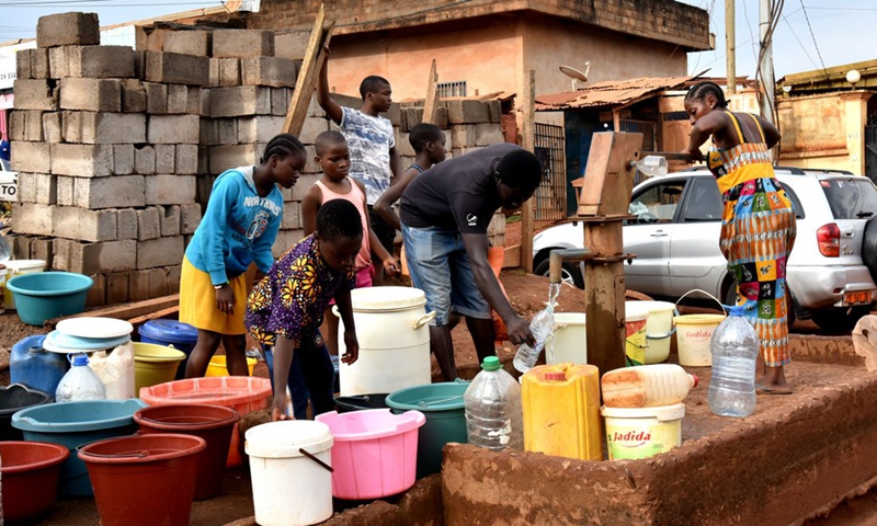 People fetch water from a borehole in Ekie-South, a peri-urban neighbourhood in Cameroon's capital city Yaounde, March 19, 2021.(Photo: Xinhua)