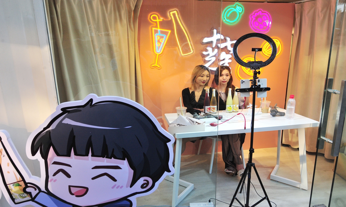 Two vendors put on a live-stream broadcast at Anyi Yexiang on Saturday in Shanghai. Photo: VCG
