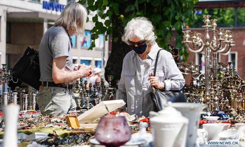 A woman visits a flea market in Berlin, Germany, June 6, 2021. Flea markets are allowed to reopen from June 4 after longtime closure due to COVID-19 pandemic, attracting many visitors at the weekend.(Photo: Xinhua)
