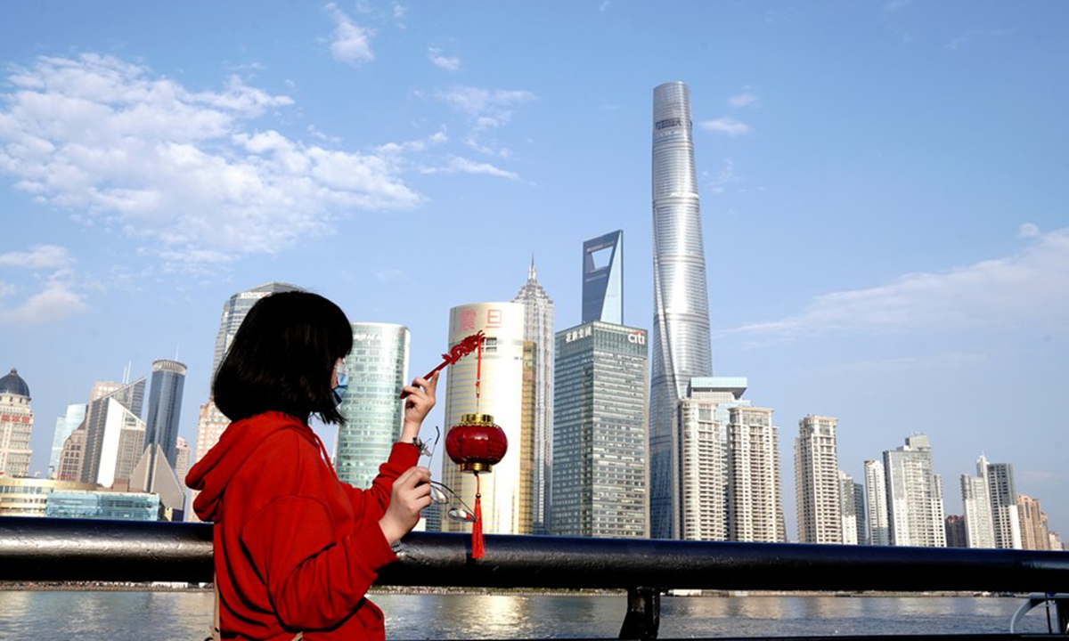 A tourist visits the Bund during the Lunar New Year holiday in east China's Shanghai, Feb. 14, 2021. (Xinhua/Zhang Jiansong)