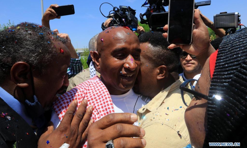 Released Jordanian citizen Abdullah Abu Jaber (C) is welcomed by his family upon his arrival at the King Hussein Bridge border crossing, Jordan, on June 8, 2021. Abdullah Abu Jaber on Tuesday arrived in Jordan after being released by Israeli authorities, said Jordanian Foreign Ministry Spokesperson Deifallah Fayez.(Photo: Xinhua)