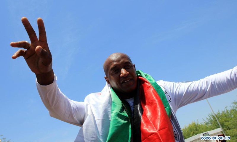 Released Jordanian citizen Abdullah Abu Jaber gestures upon his arrival at the King Hussein Bridge border crossing, Jordan, on June 8, 2021. Abdullah Abu Jaber on Tuesday arrived in Jordan after being released by Israeli authorities, said Jordanian Foreign Ministry Spokesperson Deifallah Fayez.(Photo: Xinhua)
