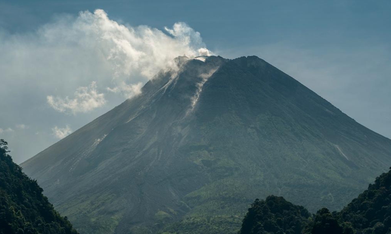 Photo taken on June 8, 2021 shows smoke spewing from Mount Merapi as seen from Kaliurang in Sleman district, Yogyakarta, Indonesia. (Photo by Supriyanto/Xinhua)