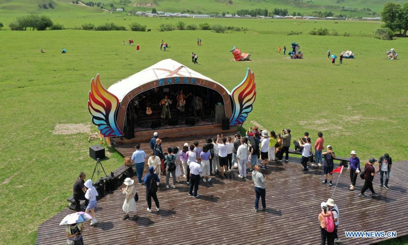 Aerial photo shows visitors enjoying the performance of Narat band at the Narat scenery spot in Xinyuan County of northwest China's Xinjiang Uygur Autonomous Region, June 3, 2021. Photo: Xinhua