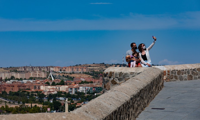 Tourists take selfie in the old city of Toledo, Spain, Sept. 22, 2020. Tourism in Toledo has been heavily affected by the COVID-19 pandemic.(Photo: Xinhua)