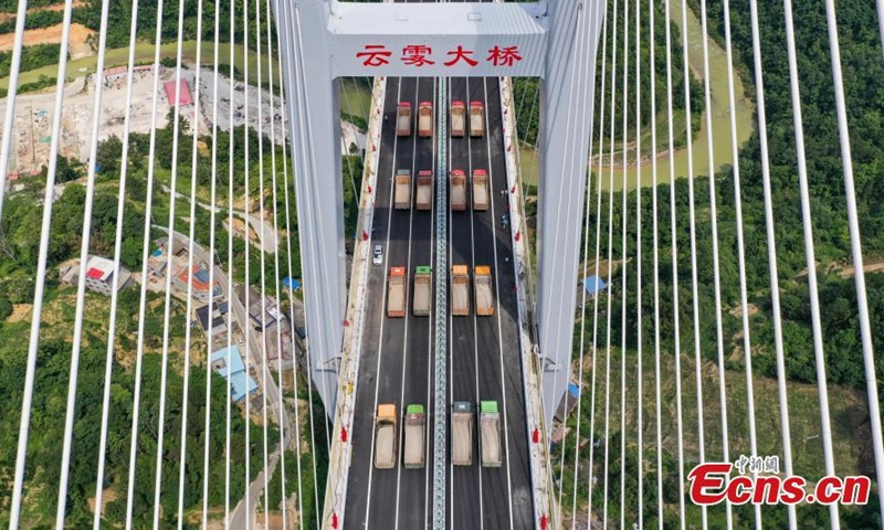 Trucks conduct a load test on the deck of Yunwu Bridge in Yunwu Town, Guiding County, Qiannan Prefecture, Guizhou Province, June 8, 2021. (Photo/Qu Honglun)
