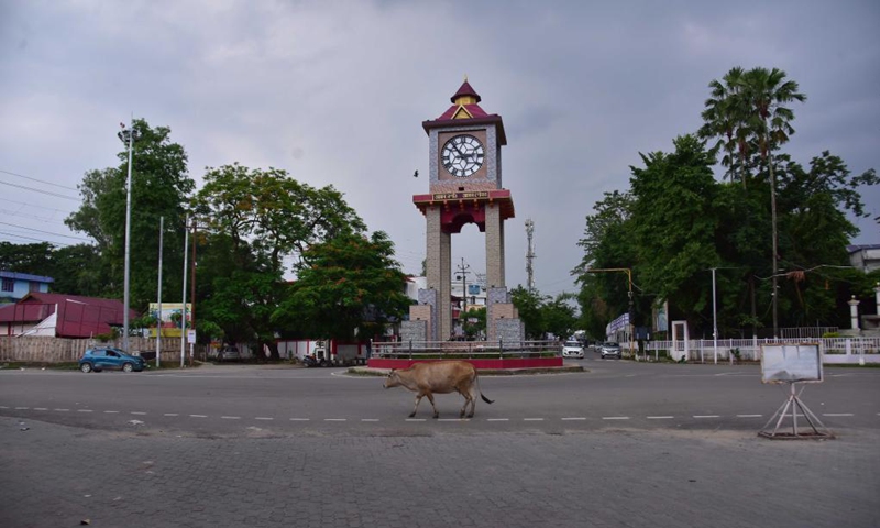 A cow walks on a deserted street during a lockdown imposed to curb the spread of the COVID-19 in Nagaon district of Assam, India, June 8, 2021.Photo: Xinhua