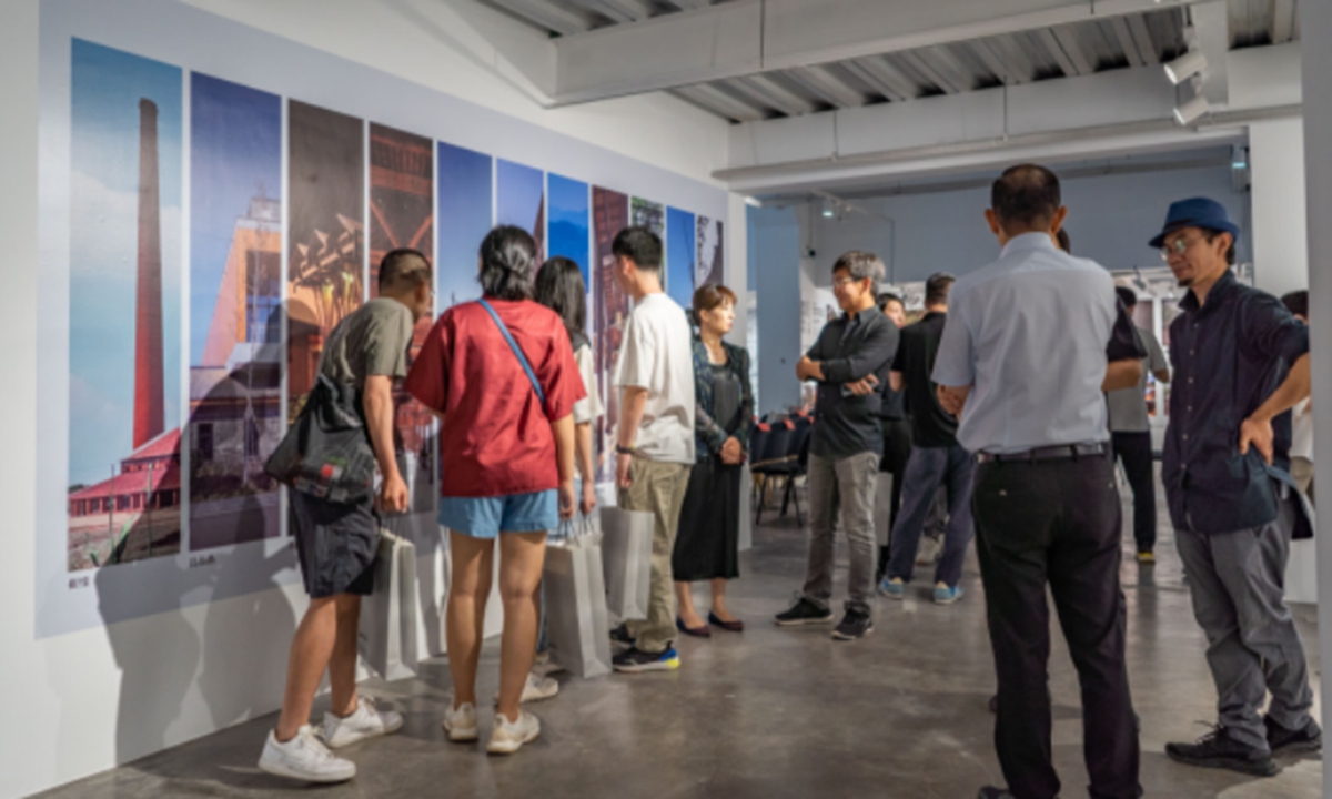 People view the exhibition in Jingdezhen Photo: Courtesy of Yang Lei 