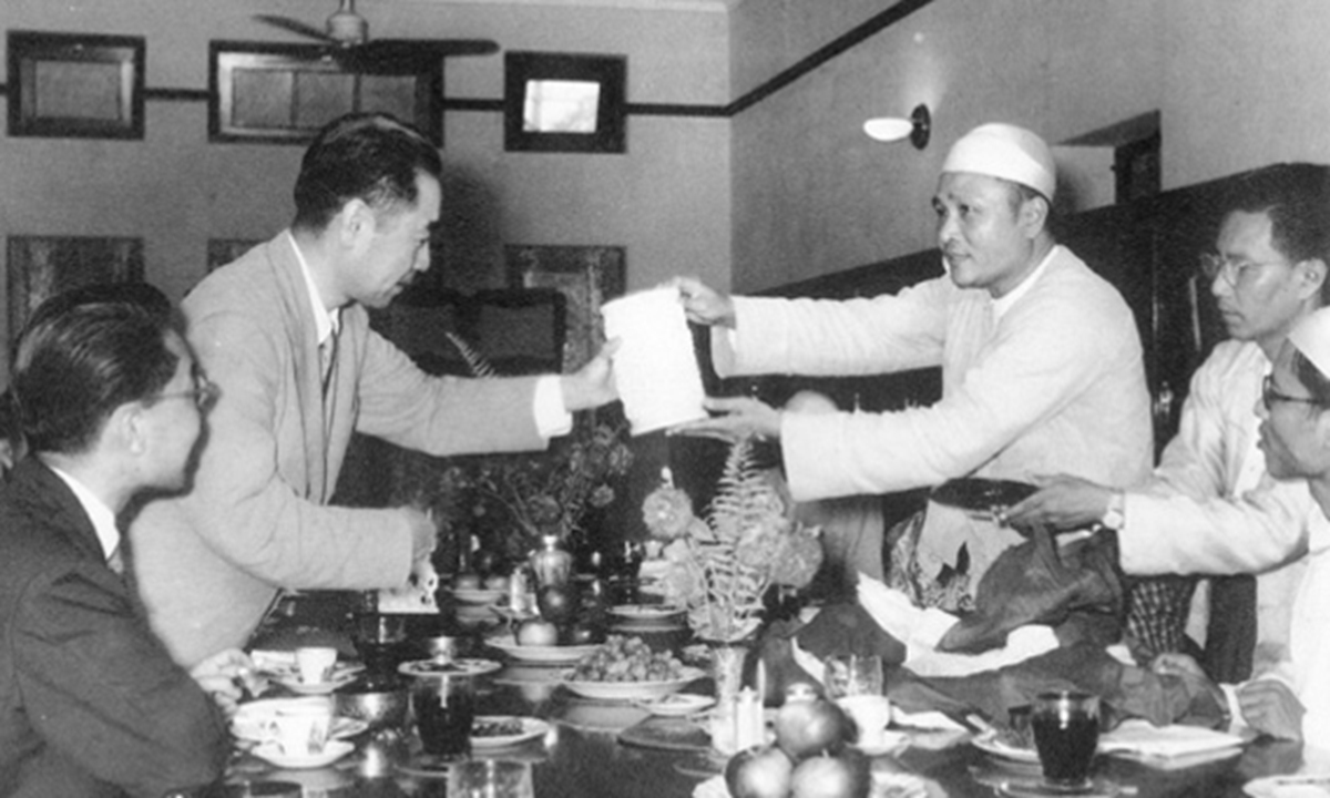 Premier Zhou Enlai and Prime Minister U Nu in Myanmar, June 1954
