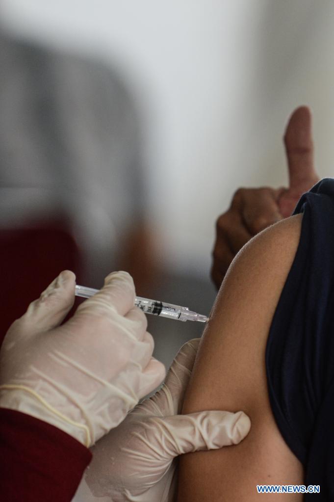 A health worker injects a dose of COVID-19 vaccine in South Tangerang, Indonesia, June 14, 2021.Photo: Xinhua