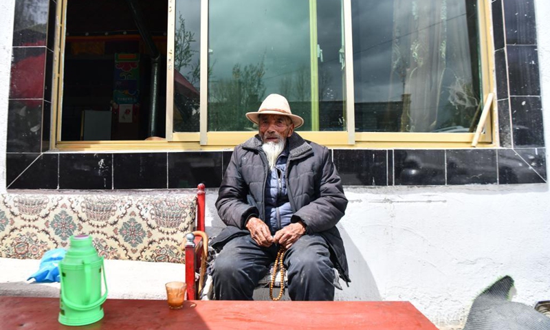 Tobgye enjoys tea time at a teahouse in Bomdoi Township, Dagze District of Lhasa, southwest China's Tibet Autonomous Region, April 25, 2021.Photo: Xinhua 