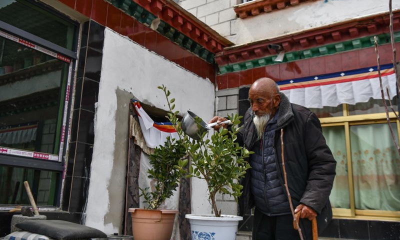 Tobgye waters the plants at home in Bomdoi Township, Dagze District of Lhasa, southwest China's Tibet Autonomous Region, April 25, 2021.Photo: Xinhua 