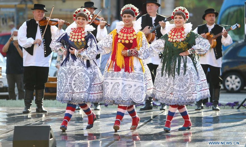 Members of the National Folk Dance Ensemble of Croatia LADO perform on the outdoor summer stage of Croatian National Theater in Zagreb, Croatia, June 16, 2021.(Photo: Xinhua)