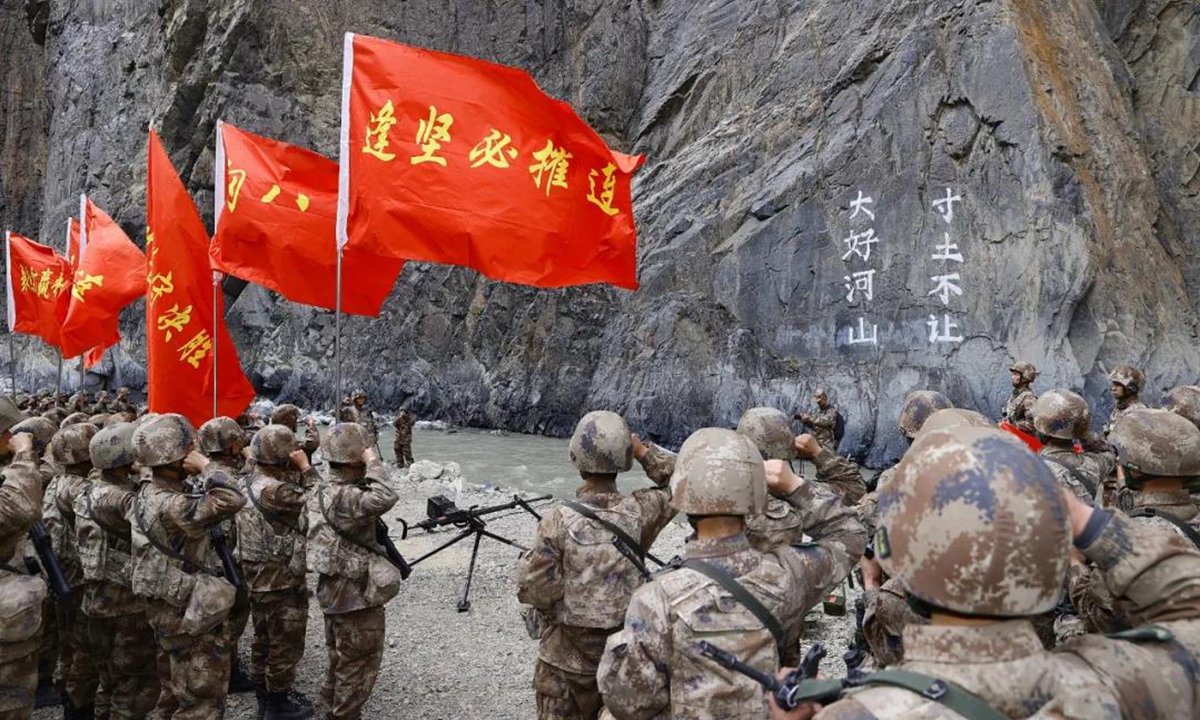 The PLA Xinjiang Military Command recently organized troops in Xinjiang to carry out activities under the theme 