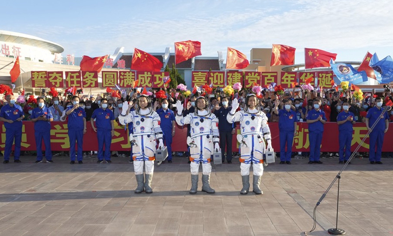 Astronauts Nie Haisheng (R), Liu Boming (C) and Tang Hongbo wave during a see-off ceremony for Chinese astronauts of the Shenzhou-12 manned space mission at the Jiuquan Satellite Launch Center in northwest China, June 17, 2021.(Photo: Xinhua)
