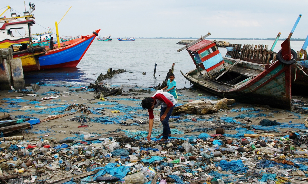 93yo veteran voluntarily picked up garbage for 18 years Global Times