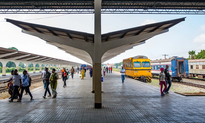 Passengers leave a train after arriving at the Dar Es Salaam station of Tanzania-Zambia Railway in Dar Es Salaam, capital of Tanzania, Feb. 14, 2019.Photo:Xinhua