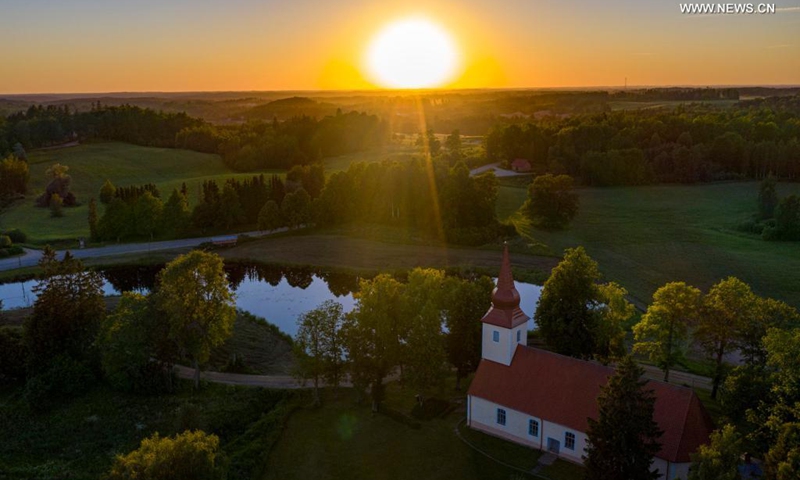 Photo taken on June 17, 2021 shows the summer scenery of a church in Cesis, Latvia.(Photo: Xinhua)