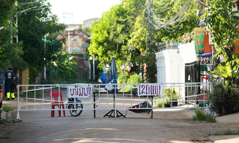Photo taken on June 19, 2021 shows a blocked area with COVID-19 cases in Vientiane, Laos. Laos has extended its lockdown COVID-19 prevention measures across the country for a further 15 days as the community spread of COVID-19 in the capital continues.(Photo: Xinhua)