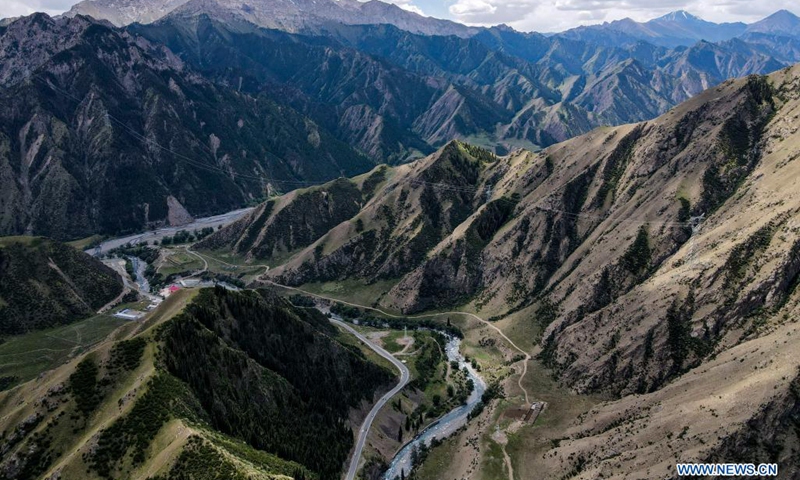 Aerial photo taken on June 20, 2021 shows the scenery along Duku Highway in northwest China's Xinjiang Uygur Autonomous Region. Duku Highway, deemed one of China's most beautiful roads, recently opened to tourists after completing its yearly hibernation. The 560-km highway, connecting Dushanzi in the northern area of Xinjiang Uygur Autonomous Region and Kuqa County in the south, runs through various landscapes including glaciers, forests, and grasslands.(Photo: Xinhua)