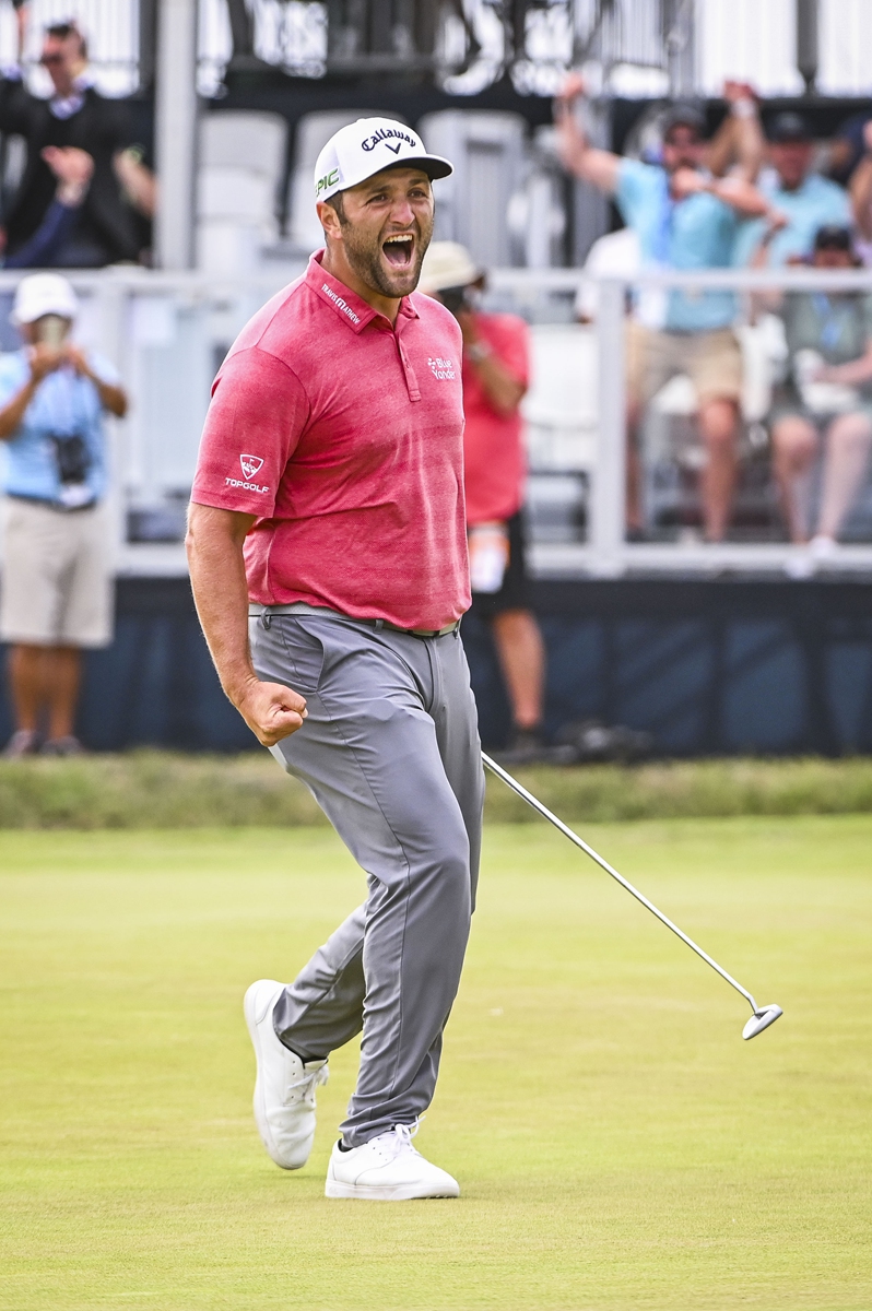 Jon Rahm celebrates with a fist pump after making a birdie putt on the 18th hole green during the final round of the 121st US Open on Sunday in La Jolla, California. Photo: VCG