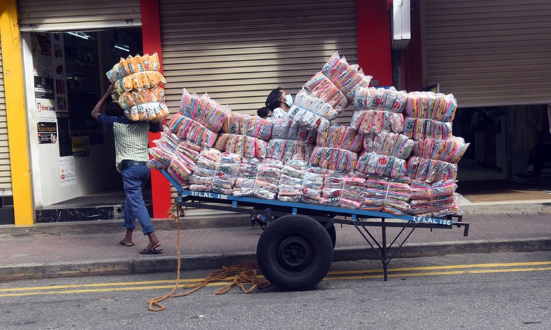 A vendor unloads goods at a market in Colombo, Sri Lanka, on June 21, 2021.(Photo: Xinhua)