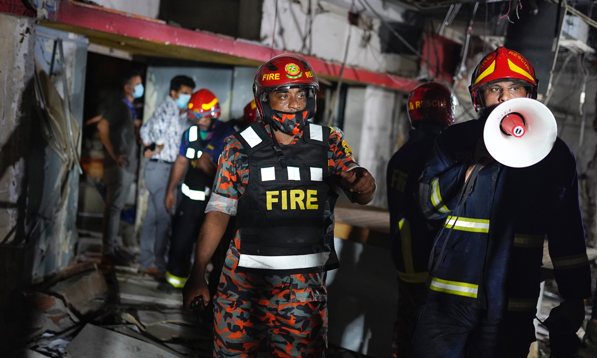 Firefighters inspect the scene after a suspected gas explosion at Moghbazar area in Dhaka on Sunday. At least seven people were killed and 50 were injured so far as three-storied building in Moghbazar area in Bangladesh's capital Dhaka collapsed partially in a suspected gas explosion.  Photo: VCG