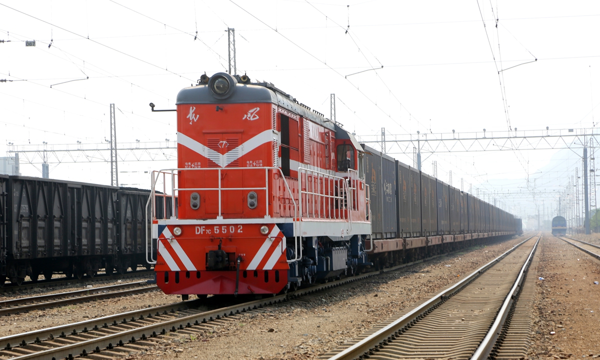 A train heading for Central Asia is seen at Lianyungang, East China's Jiangsu Province on Tuesday. In May, China-Europe trains originating from Lianyungang saw a year-on-year increase of 13.98 percent. Photo: cnsphoto
