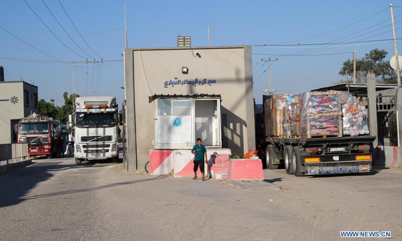Trucks are seen at the Kerem Shalom commercial crossing in the southern Gaza Strip city of Rafah, on June 22, 2021. For the second day in a row, dozens of trucks loaded with agricultural goods and clothes arrived at the Kerem Shalom commercial crossing in the southern Gaza Strip.(Photo: Xinhua)
