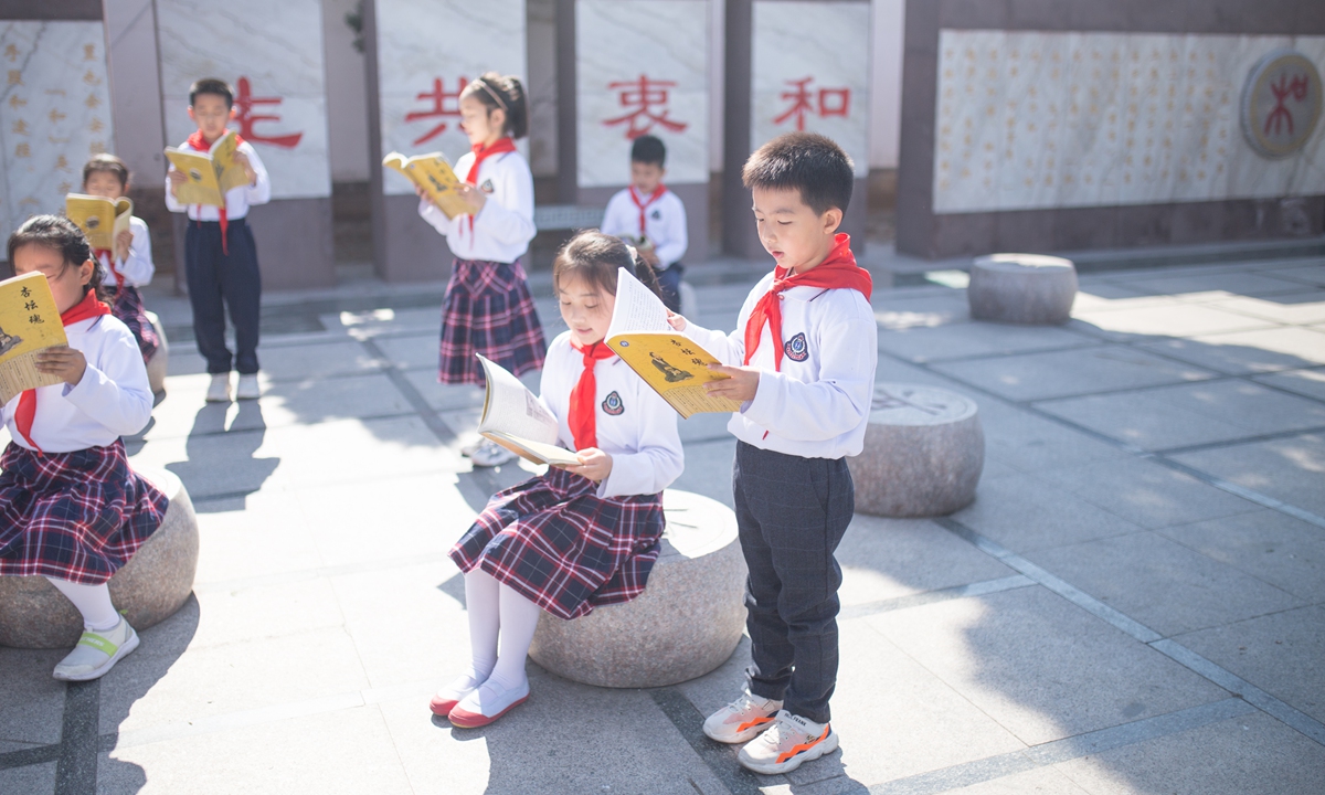Students in a primary school of Qufu read Confucius analects in the morning. Photo: Shan Jie/GT