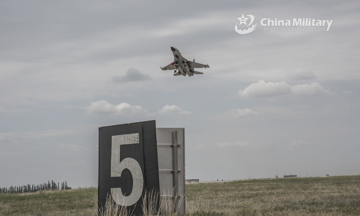 A fighter jet attached to an aviation brigade of the air force under the PLA Western Theater Command takes off from the runway during a flight training exercise on June 10, 2021. (eng.chinamil.com.cn/Photo by Cao Yukun)