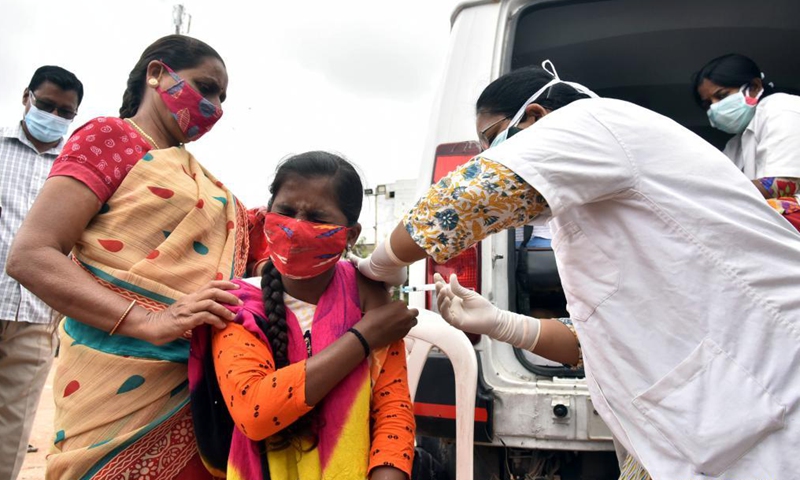 A health worker administers a dose of COVID-19 vaccine to a woman in Hyderabad, India, on June 24, 2021.Photo:Xinhua