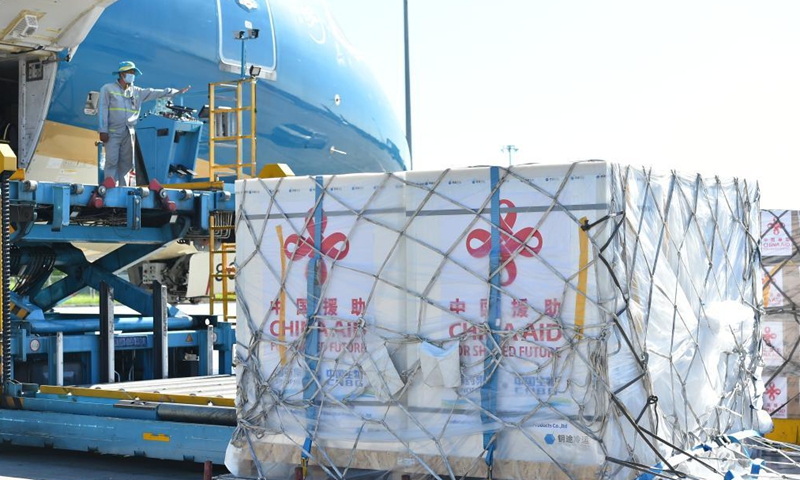 Staff members unload China's Sinopharm COVID-19 vaccine at Noi Bai International Airport in Hanoi, Vietnam, June 20, 2021. A plane carrying another batch of China's Sinopharm COVID-19 vaccines on Sunday arrived at the Noi Bai International Airport in the Vietnamese capital Hanoi.Photo:Xinhua