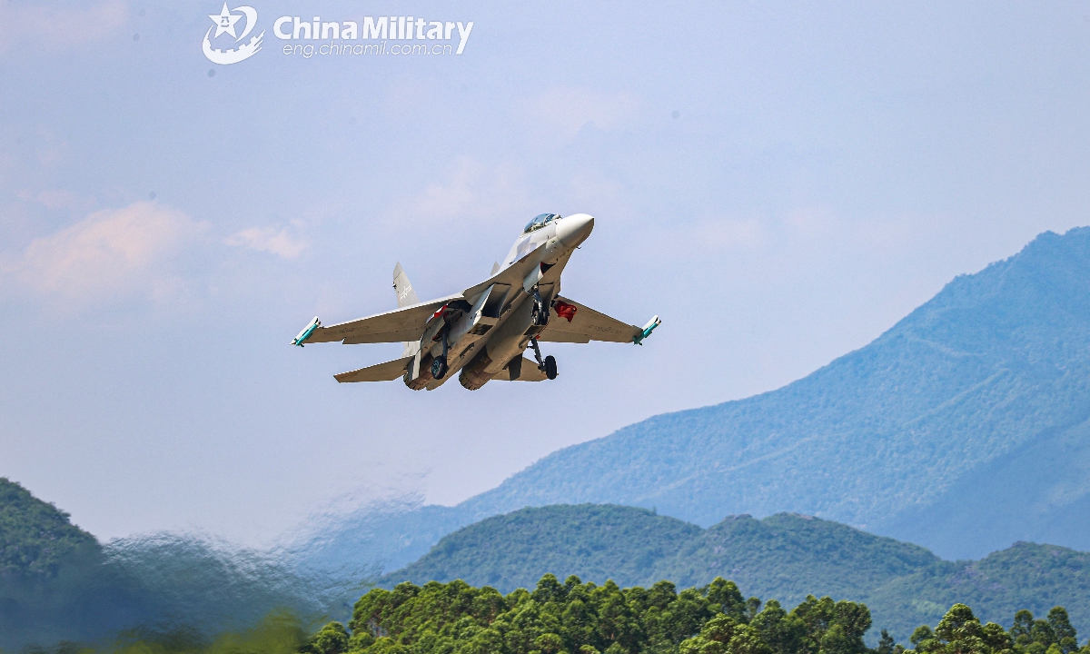 A fighter jet attached to an aviation brigade of the air force under the PLA Southern Theater Command soars into the sky during an air combat flight training exercise on May 31, 2021.Photo:China Military