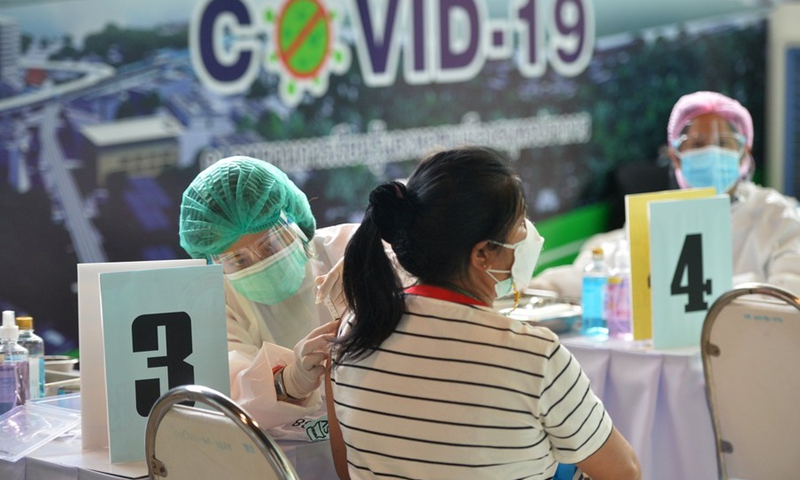 A citizen receives a dose of COVID-19 vaccine in Bangkok, Thailand, June 26, 2021.(Photo: Xinhua)